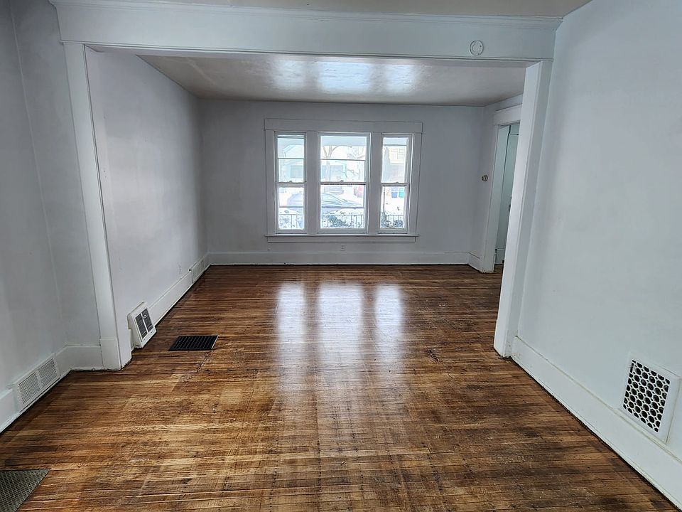 1st image of 107 Davidson Ave Floor 1