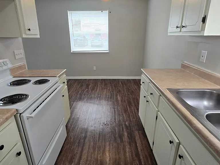 3224 N Talbot Ave — Photo 1