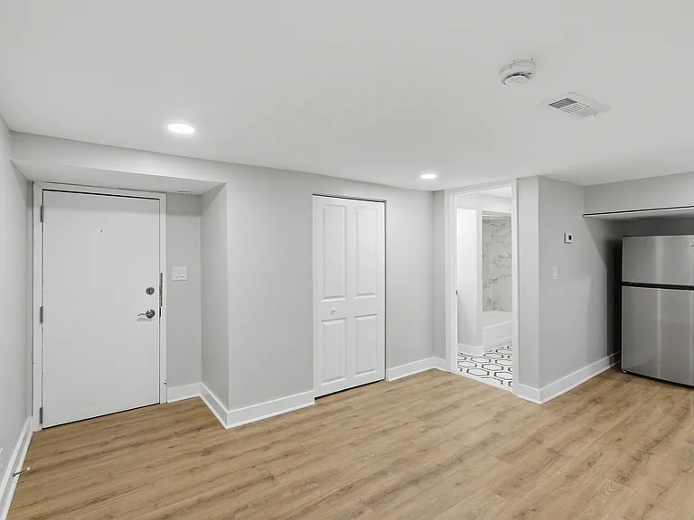 2388 Champlain St NW #3 — Photo 3