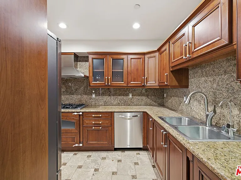 1838 Westholme Ave #203 — Photo 11
