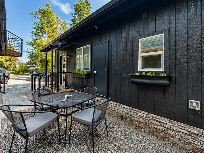 1 bed, 450 sqft, $2,400 — Photo 3