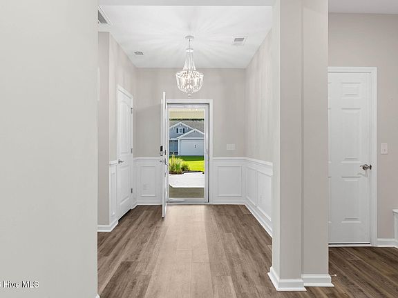 4th image of 587 Dellcastle Court NW