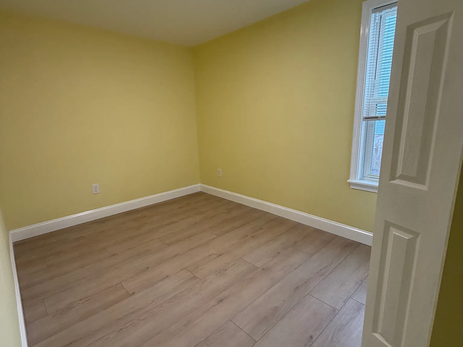 3 bed, 1200 sqft, $2,050 — Photo 4