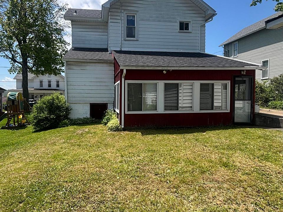 2nd image of 128 Diamond St