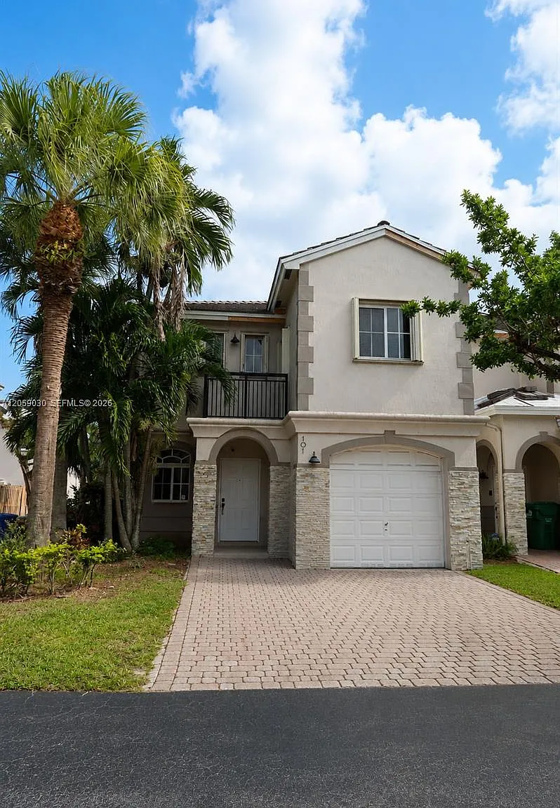 Kendall Village Townvilla — Photo 1