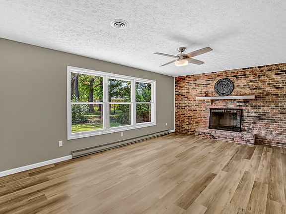 5th image of 131 Meadow Ln