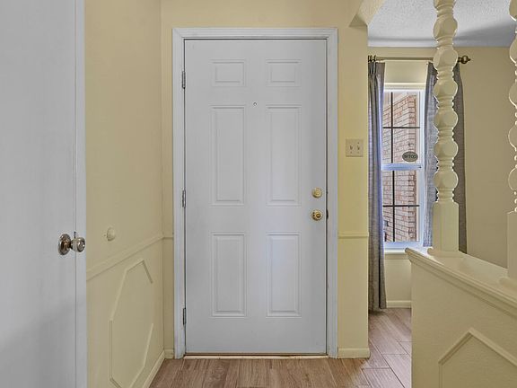 5th image of 10401 Kinross Ave
