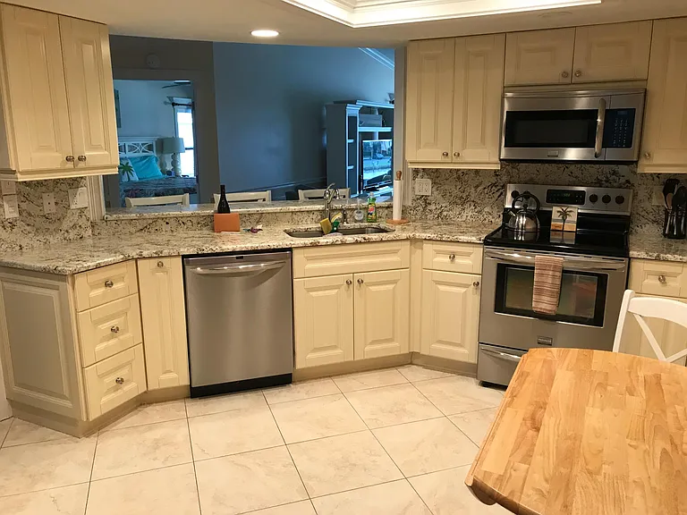 9064 Midnight Pass Rd — Photo 3