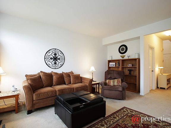 Foyer/Living Room