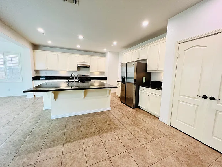 14518 Viva Dr — Photo 2