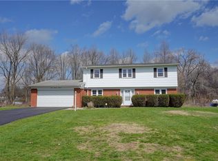 633 Chatelaine Dr, Webster, NY 14580
