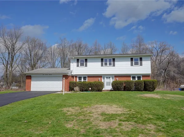 633 Chatelaine Dr, Webster, NY 14580