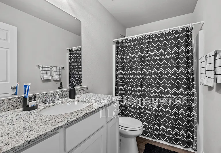 1121 E Sparrow Cir — Photo 13