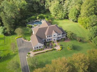 102 Beagle Dr, Manalapan, NJ