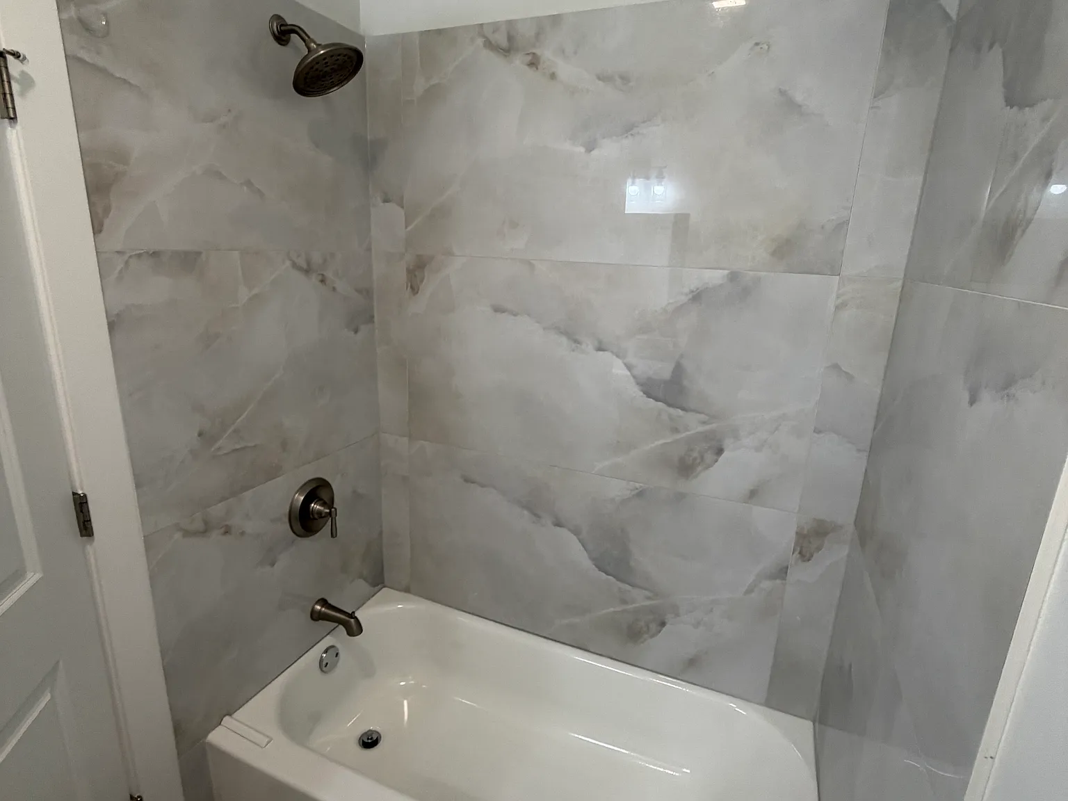 3 bed, 1200 sqft, $2,950 — Photo 2
