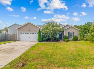 105 Cherry Grove Dr, Richlands, NC 28574