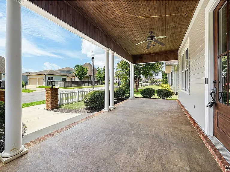 3 bed, 2194 sqft, $3,200 — Photo 2