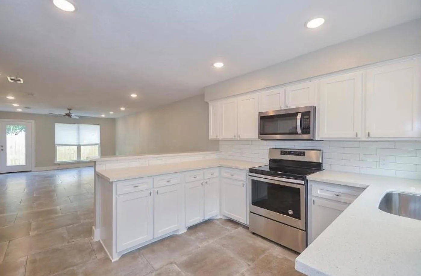 3 bed, 2.0 bath, 2662 sqft, $1,750 — Photo 1