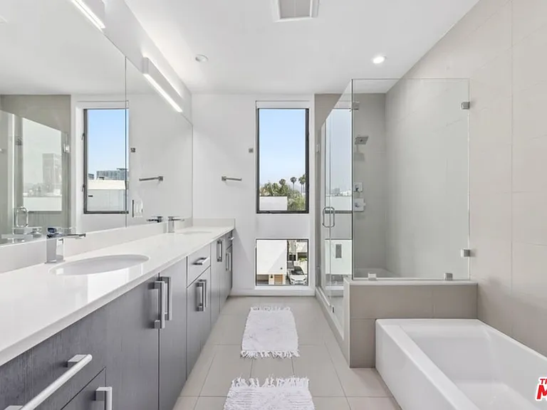 1243 N Gower St — Photo 14