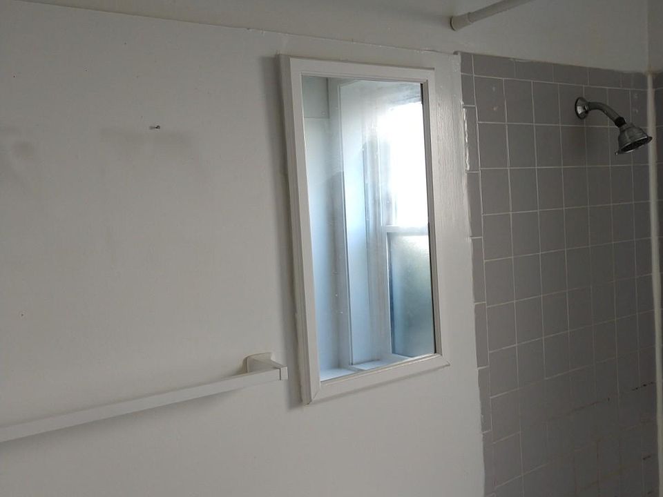 1st image of 1914 W Morse Ave APT G