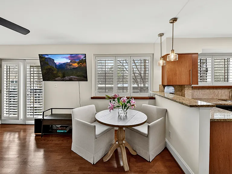 217 N Dotger Ave #D10 — Photo 6