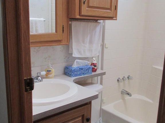 4th image of 994 Acorn St #56A