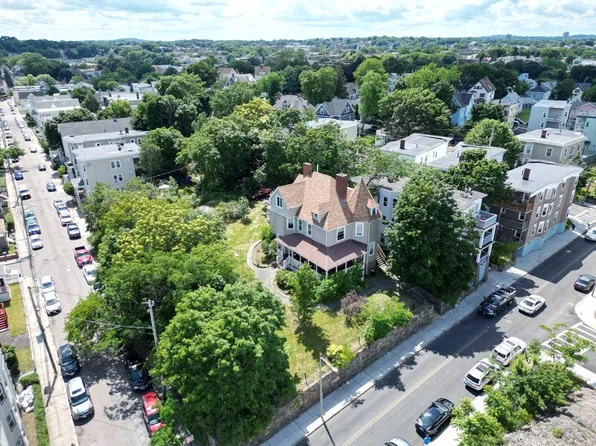 425 Quincy St, Dorchester, MA 02125