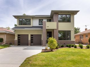 209 N Broadway Ave, Park Ridge, IL 60068