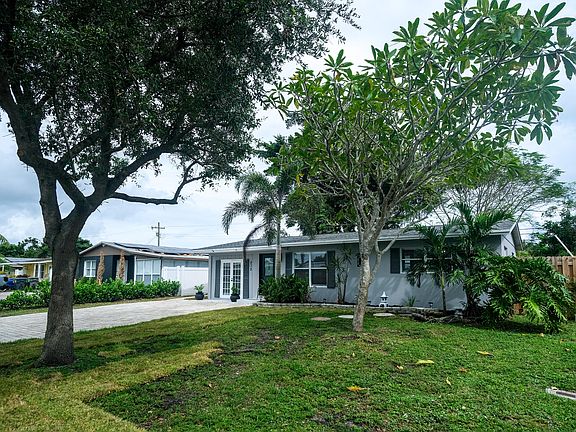 4th image of 872 Balfrey Drive S