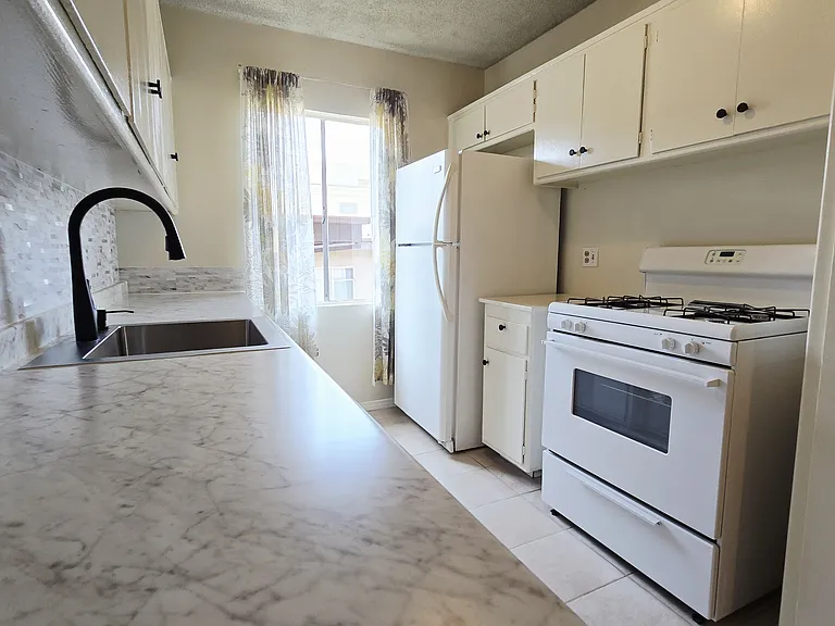 526 S Saint Andrews Pl #28 — Photo 19