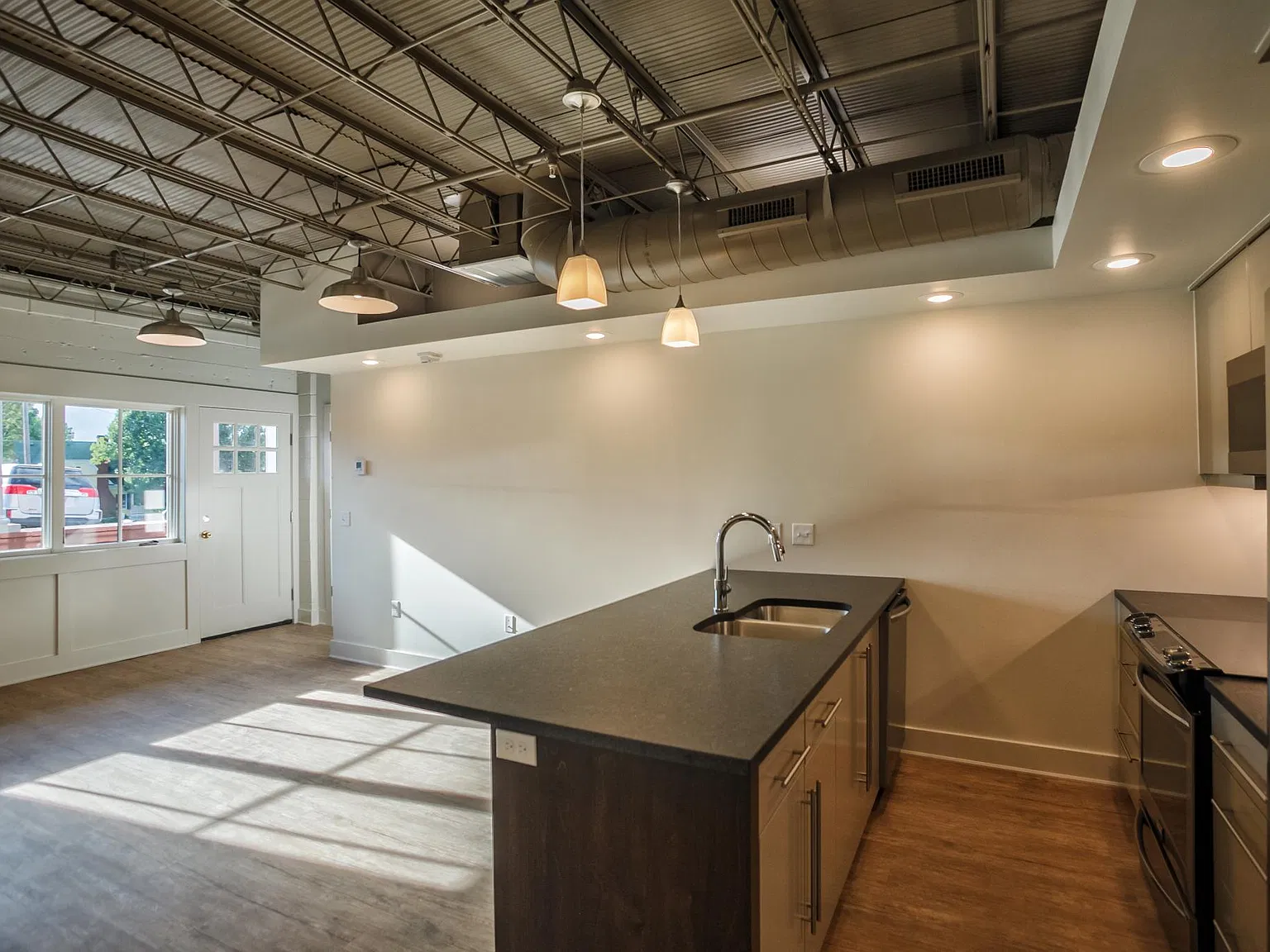 4 bed, 1800 sqft, $3,600 — Photo 2