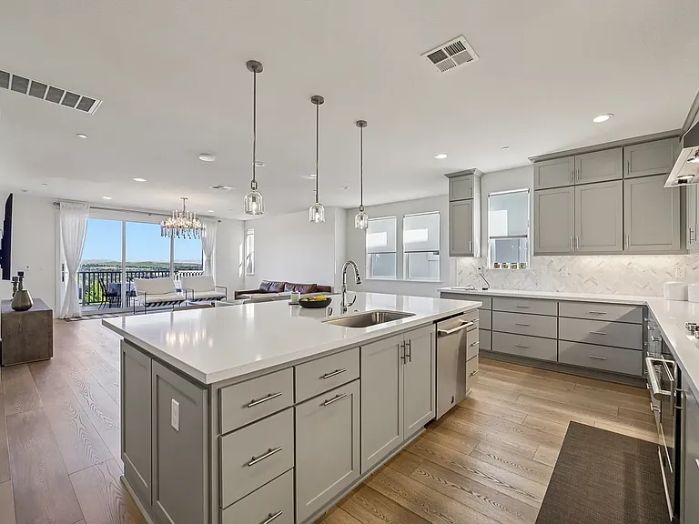 1106 Mateo Miller Cir — Photo 2
