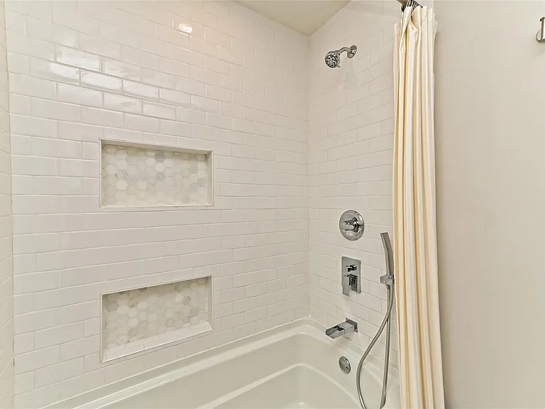 2709 49 1/2 St — Photo 22