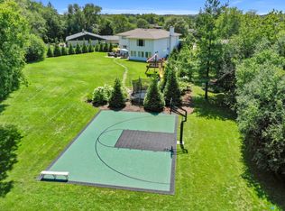 18W723 Avenue Chateaux N, Oak Brook, IL 60523