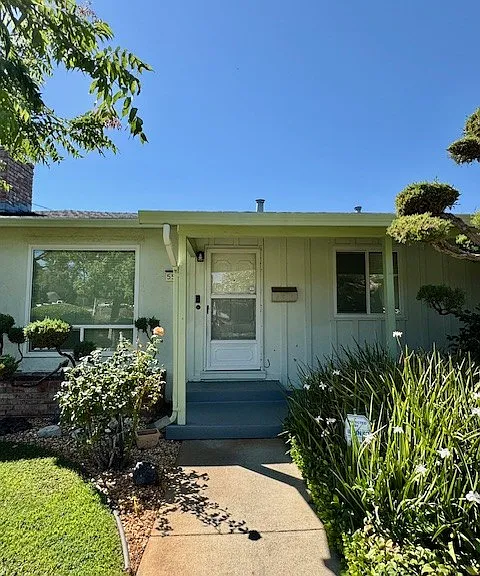 5554 Indiana Dr — Photo 2