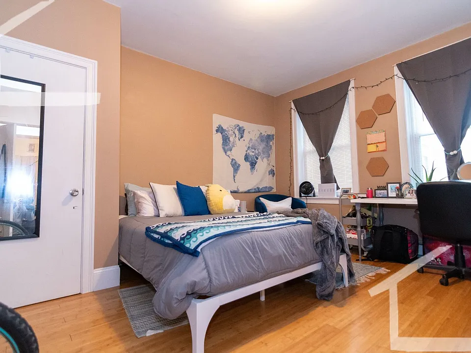 8 Glenville Ave #4A