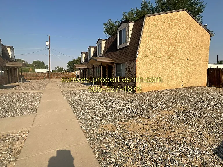 1631 Farmington Ave #4 — Photo 2