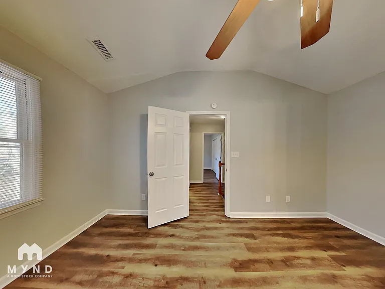 904 Estelle Ct — Photo 14
