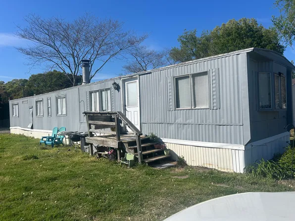 2950 Cherokee Trl, Hayes, VA 23072