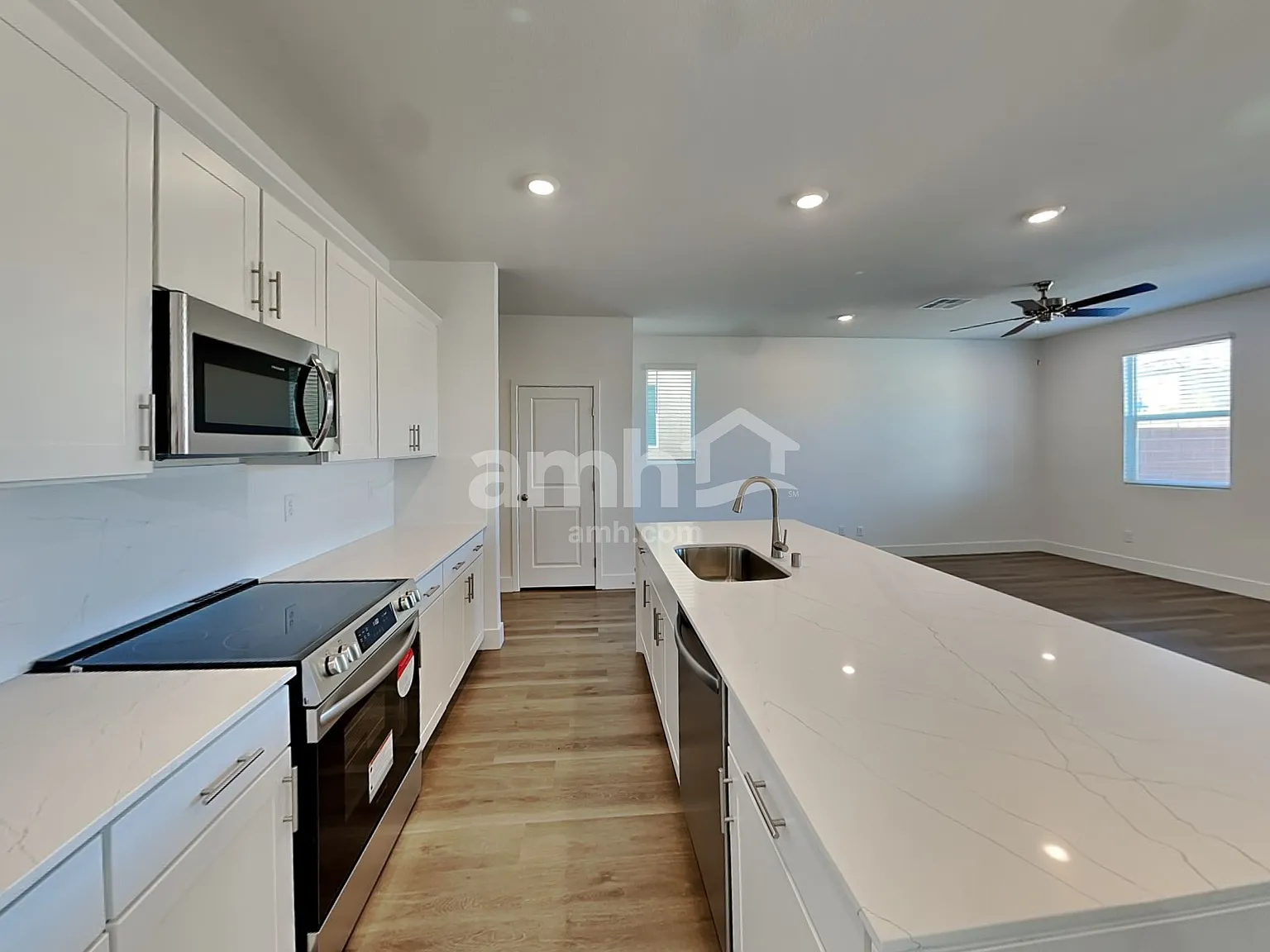 4 bed, 3.0 bath, 2239 sqft, $2,620 — Photo 3