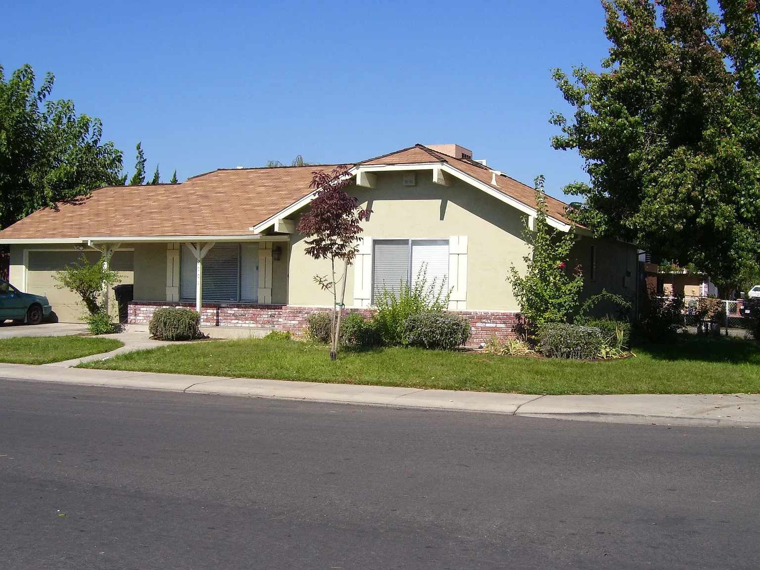 2001 Ridgecrest Dr photo 1