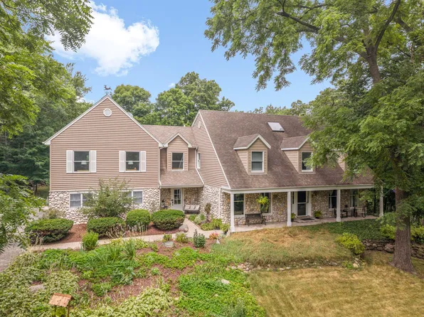 8310 Mason Hill Rd, Woodstock, IL 60098