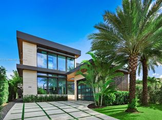 2051 N Bay Rd, Miami Beach, FL 33140