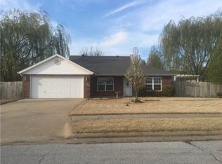 2706 SW Comanchee Ct, Bentonville, AR 72712