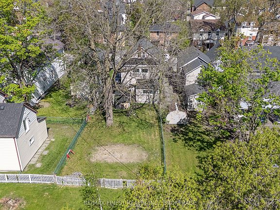 2nd image of 216 Alfred St