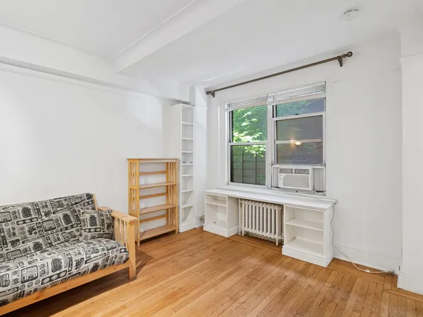 304 West 75th Street image 9 of 11