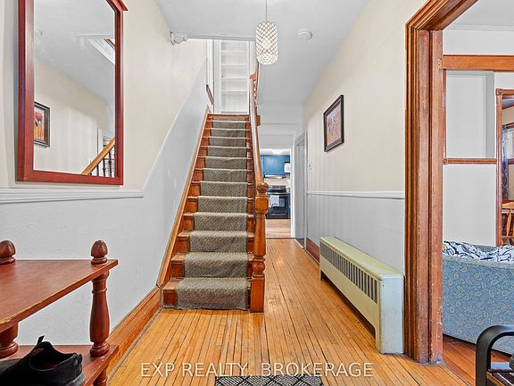 3rd image of 212 Rideau St