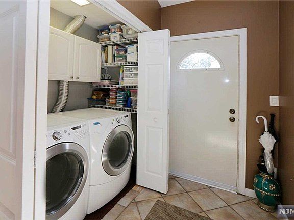 4th image of 145 Bradley Ave