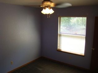 712 Earl A Rodkey Dr, Edmond, OK 73003