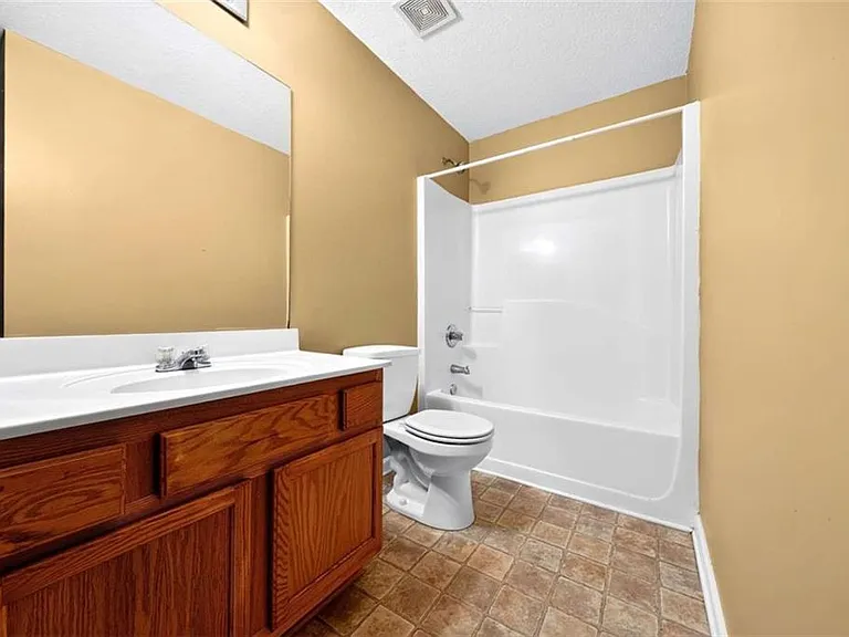 744 W Vincent Dr — Photo 35